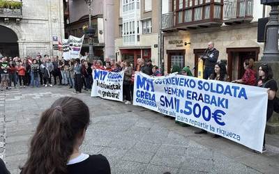 Goizeko mobilizazioei jarraipena eman diete bailarako herrietako arratsaldeko manifestazioek