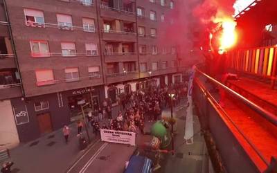 Jendetsua izan da gutxieneko soldata propioaren aldeko Ermuko manifestazioa