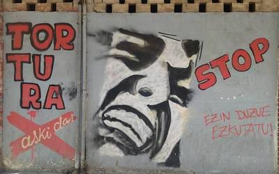 Bi sakandar torturaren biktima direla aitortu du gobernuak