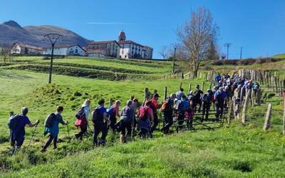[BIDEOA] Baztango bazterrak eta kaxkoak bisitatu dituzte Arkupeak elkarteko mendizaleek