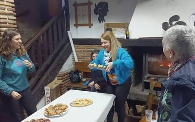 Pintxo lehiaketa egin zuten igandean Arrankudiaga-Zollon giroa berotzeko Korrika heldu baino lehen