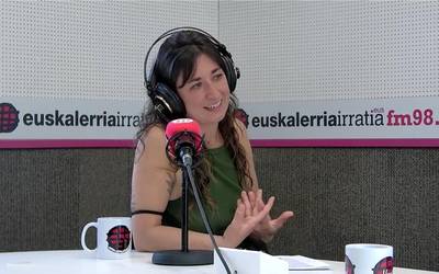 Arantza San Julian: “Prekarietatea eta segregazioa sendotzen laguntzen dute erakundeek”