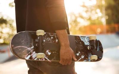 Mural margotzea, skate ikastaroa eta DJen emanaldia bihar, AGAren eskutik