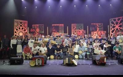 Trikiti munduaren omenaldi beroa jaso dute Egurrola anai-arrebek eta Sakristauak