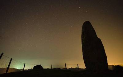 Aurora borealaren irudiak Arribiribiletako zutarritik
