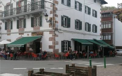 Etxalarko Udalak herriko ostatua errentan atera du