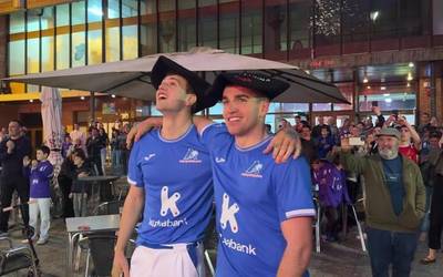 Arrasate eta Gaztelu batu egin dira Muruaren eta Gabirondoren txapela ospatzeko