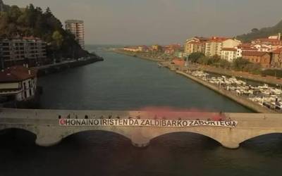 [BIDEOA]: Zabortegiko lixibiatuak ibaira "kontrolik barik" isurtzen direla salatu dute