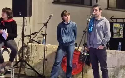 Korrika kulturalaren harira bertso saio ederra egin dute Beran