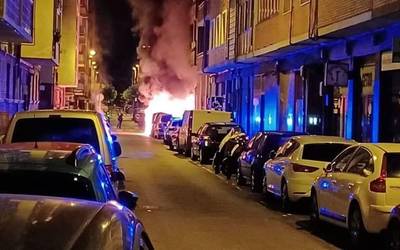 Getxoko hainbat puntutan izandako 12 edukiontziren erreketa ikertzen ari dira