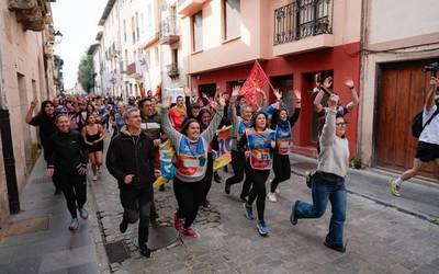 Arabako Lautadan ehunka euskaltzaleren bultzada jaso du Korrikak
