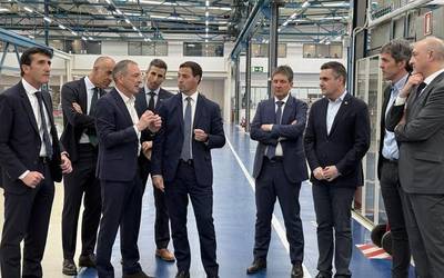 Imanol Pradales lehendakariak Oñatiko Ulma Packaging enpresa bisitatu du