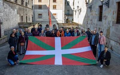 Aberri Egunean Iruñera joateko deia egin du Debagoieneko EH Bilduk