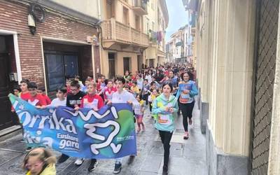 Korrika Txikiak Urduñako alde zaharra hartu du gaur