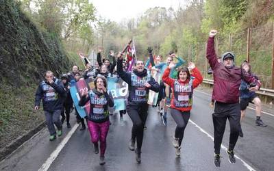 [EGITARAUA]: Kitturen kalejira, txokolatada eta dantzariak Zaldibarren, Korrikari ongietorria egiteko