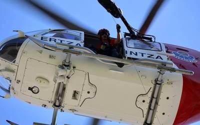 50 urteko txirrindulari batek istripua izan du Kamarakan eta helikopteroz ospitaleratu dute