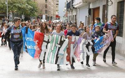 Korrika Txikiek aurrea hartuko diote bihar handiari, bai Deban, bai Itziarren