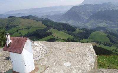 Mendi buelta Idiazabaldik abiatuta eta bazkaria Oiharte sagardotegian