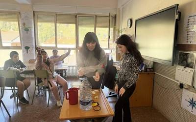 Bertako erlea babesteko 'Apis mellifera versus Vespa Velutina' proiektua abian, Plaentxi Herri Eskolan