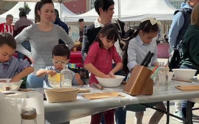 Karapaixoa egiten ikasten ibili dira arrasatearrak asteburuan