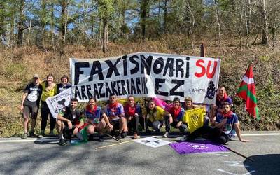 [ARGAZKIAK] Eskualdean murgildu da Korrika