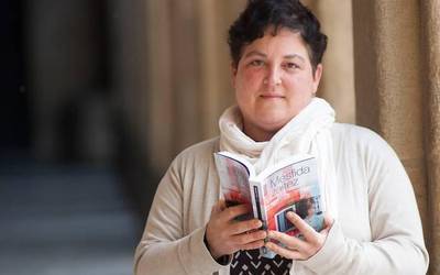 "Istorioak kontatzeko fikzioa bide bat da"