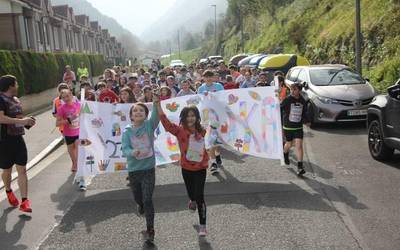 Korrika ofizialaren faltan, Korrika Txikiarekin konformatuko dira Mendaron