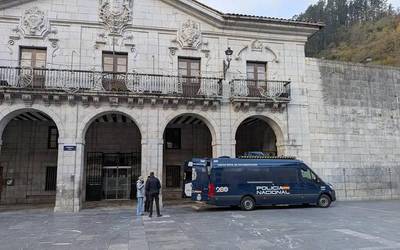 NANa eta pasaporteak egiteko bulego ibiltaria Soraluzerako ez eskatzea deitoratu du PSE-EEk