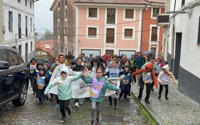 Haurrek ere gogoz egin dute korrika Itziarren