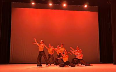 Burundantza dantza txapelketa, dantza garaikidea Sakanan eta Angel Bados artista olaztiarraren lan bat Reina Sofia museoan