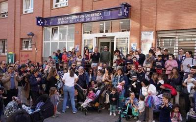 Derion “berehala” pediatra egonkor bat egotea eskatu dute