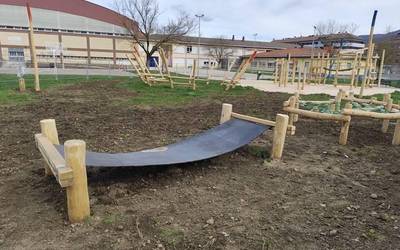 Eskolak jolas parke berria du