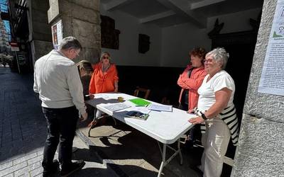 Debako Eguneko Zentroa egunero irekitzeko sinadura bilketa amaitutzat eman dute