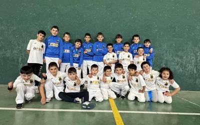 Emozioa bor-bor Soraluzeko pelota eskolako partiduetan