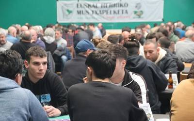 Debagoieneko zortzi bikote lehiatuko dira Euskal Herriko mus txapelketako finalean
