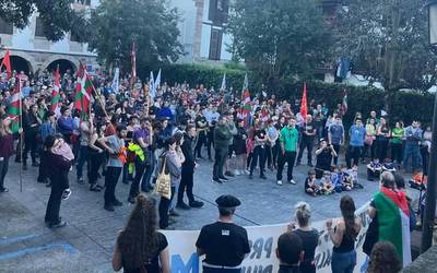 Greba eguneko borrokan «alea paratu» zuten Baztan-Bidasoko «herritar guziak zoriondu eta eskertu» nahi izan dituzte greba batzordeek