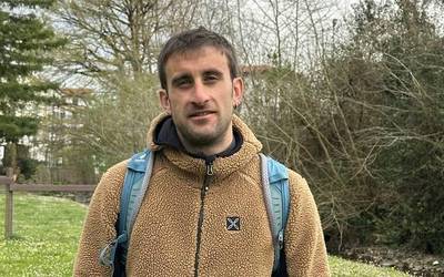 Eski zeharkaldian denboraldi bikaina egiten ari den Julen Errandonearekin egon gara