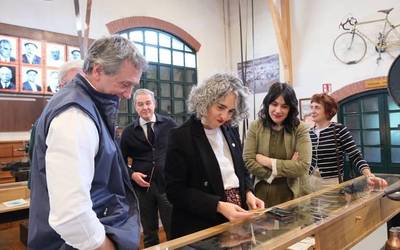 Makina‑Erremintaren Museoan bisitan izan da Ibone Bengoetxea lehen lehendakariordea