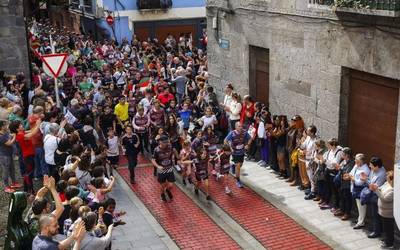 Badator 24. Korrika, "Euskara gara" leloa lau haizetara aldarrikatuz