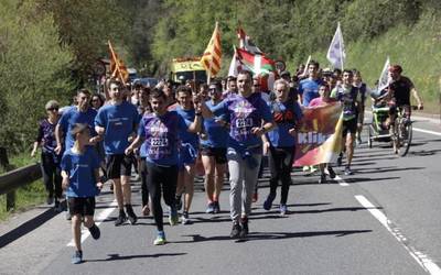 Korrika pasa bitartean, ibilgailua ez mugitzeko gomendioa