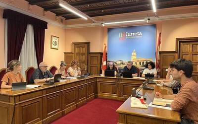 Eztabaida Iurretako Udalak egindako kontratazio baten harira