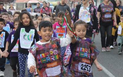 Ekimenez betetako Korrika Eguna antolatu dute Arrasaten, motorrak berotzen hasteko