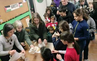 Aretan jadanik giroa berotu dute Korrikarako