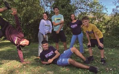 KOT: Aiaraldetik Euskal Herrira salto egin duen arropa markak 30 urte bete ditu