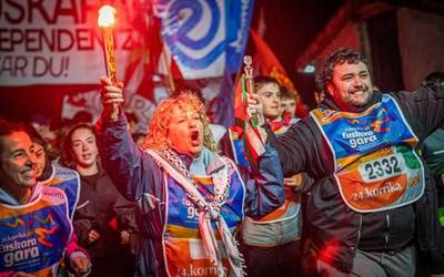 Burgosetik sartu da Korrika Artziniegara, Aiaraldeko ibilbideari hasiera emanez