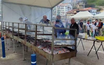 Berdel Egunaren atarian, Mutrikuko moila prest dago berriz ere jendez betetzeko