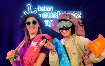 Kolore Anitzeko kideek Udalekuetako izen-ematearen inguruko azalpenak eman dituzte