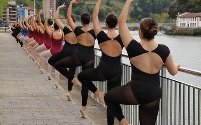 Kulunkako 62 dantzarik parte hartuko dute barra klasikoaren erakustaldian, bihar