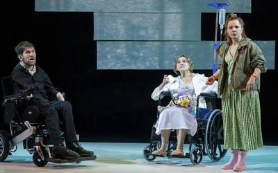 Mireia Gabilondo: "Min egiten diguten gauzen inguruan umore beltza eta zorrotza egiten dugu"