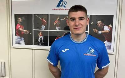 Pilotari profesional gisa debuta egin berri duen Beñat Apezetxearekin egon gara